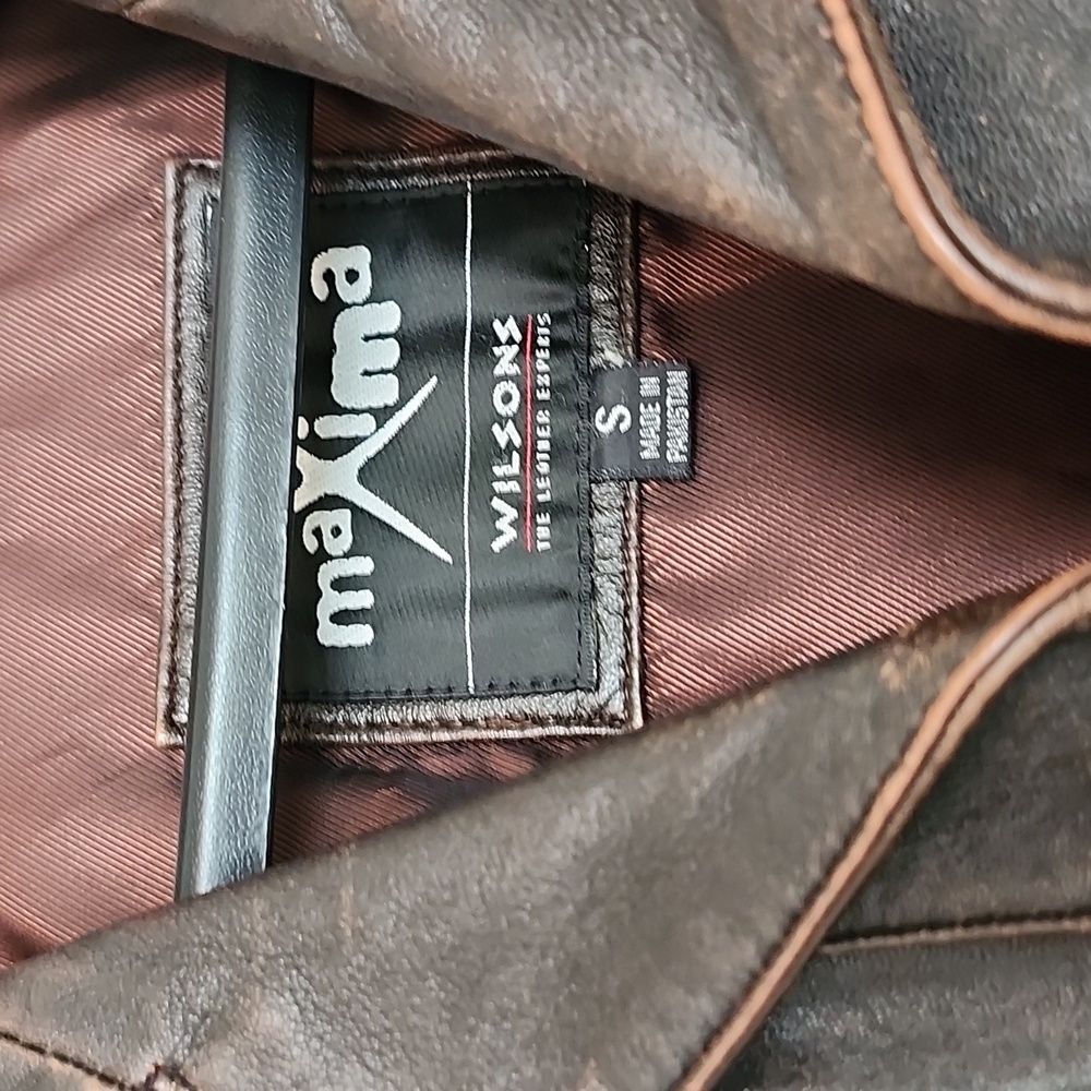 Wilson's Distressed Leather Jacket - Picture 5 of 6